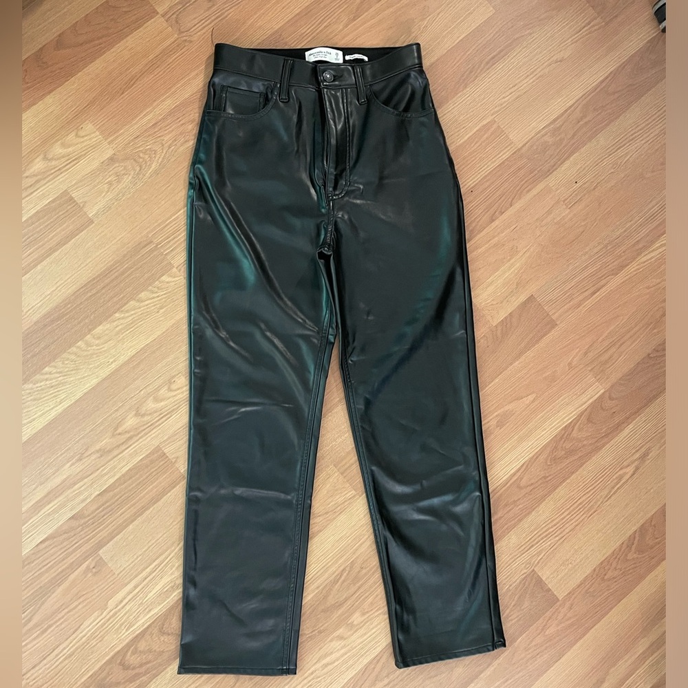 Abercrombie & Fitch - Black Vegan leather - Ankle Straight Pant - Size 26